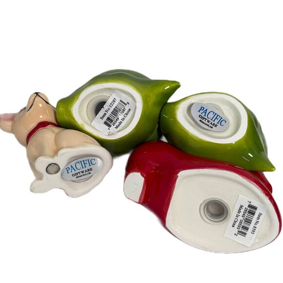 Lot 2 Attractives Magnetic Salt Pepper Shakers Chihuahua in Shoe - Peas in a Pod - Picture 9 of 11
